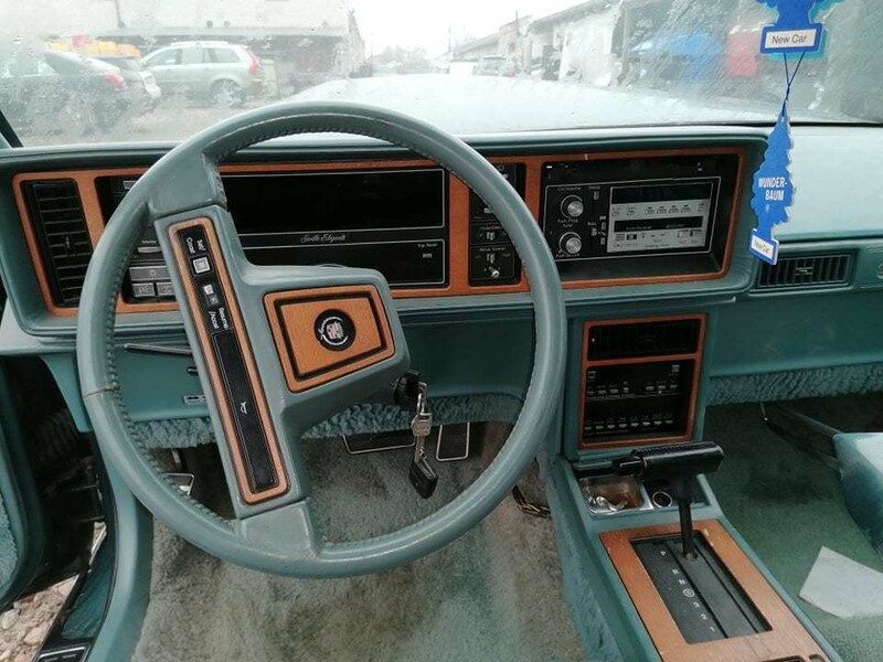 Photo 4 - Cadillac Eldorado 1986 y parts