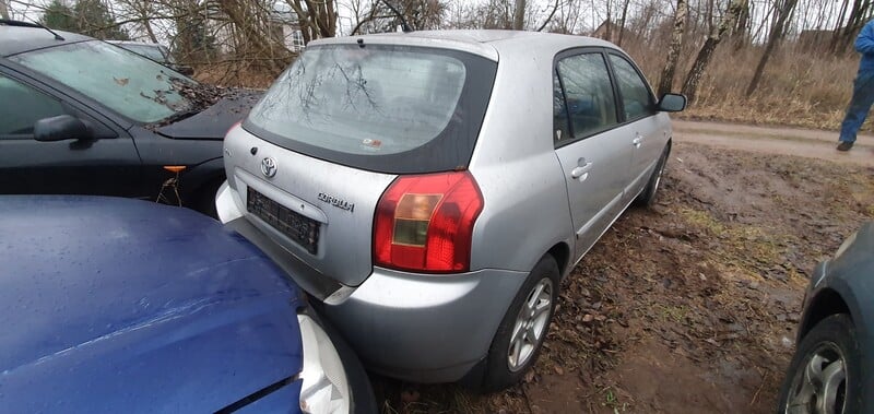 Photo 2 - Toyota Corolla 2005 y parts