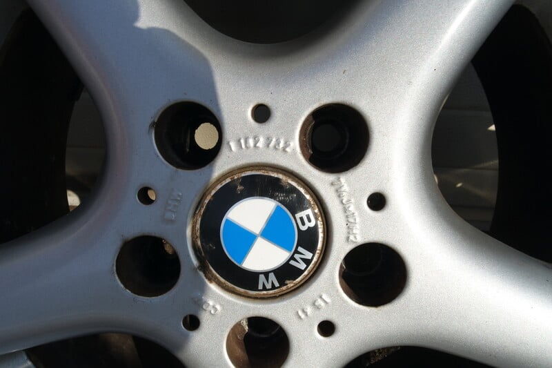 Photo 14 - BMW 320 light alloy R17 rims