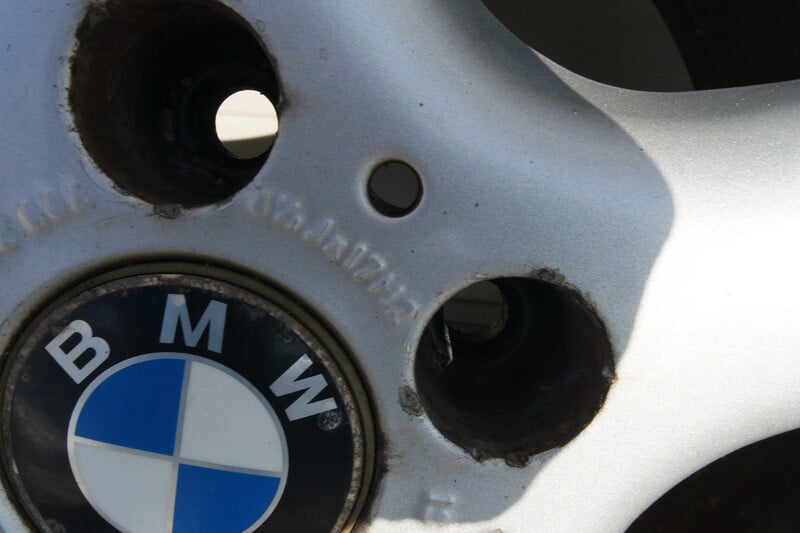 Photo 16 - BMW 320 light alloy R17 rims