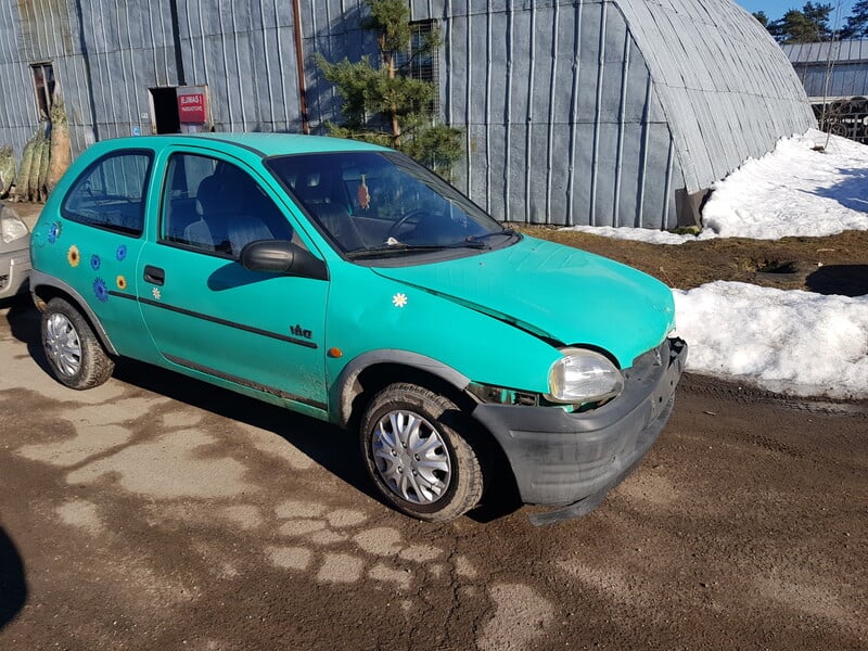 Photo 2 - Opel Corsa 1995 y parts