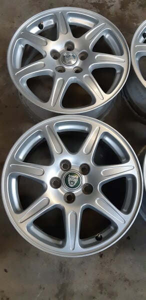 Photo 2 - Jaguar Nr49 light alloy R16 rims