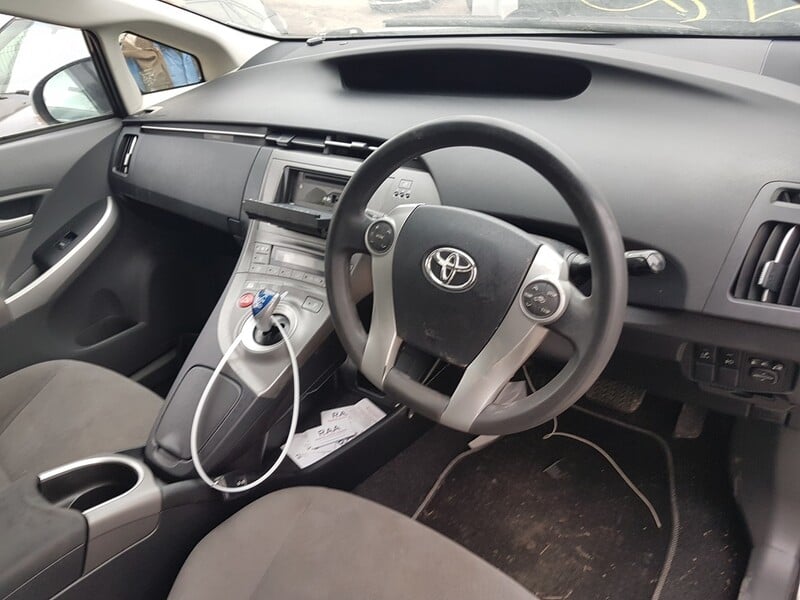 Nuotrauka 6 - Toyota Prius IV 2012 m dalys