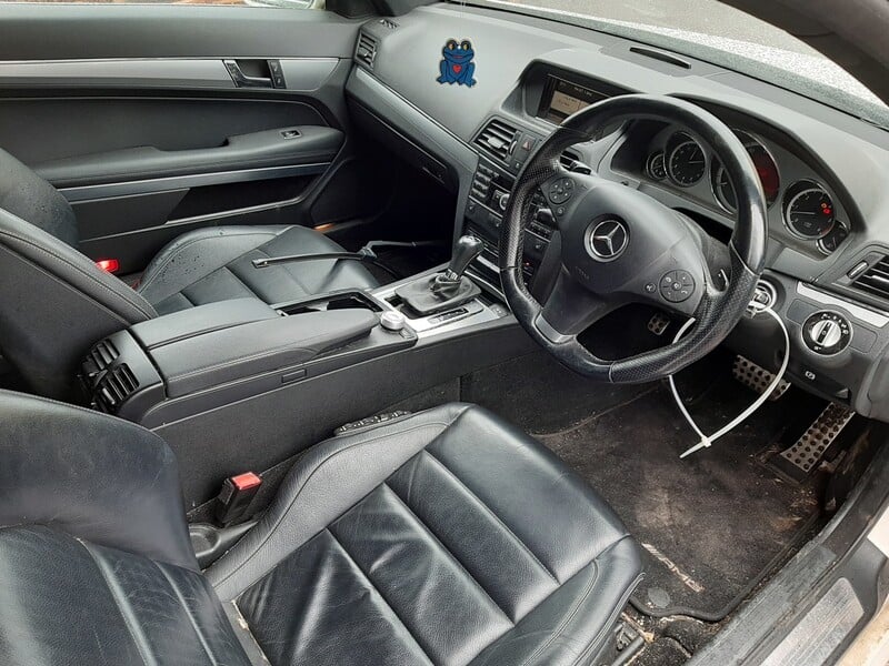 Photo 6 - Mercedes-Benz E 350 2010 y parts