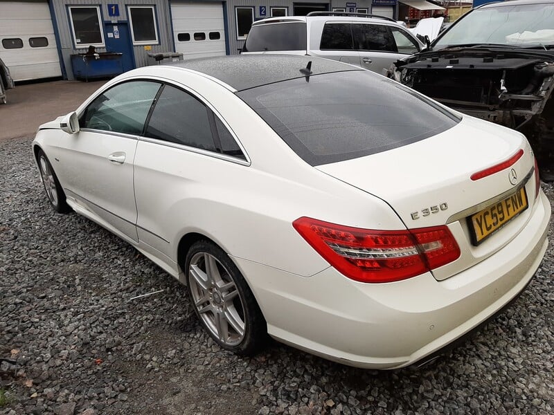 Photo 4 - Mercedes-Benz E 350 2010 y parts