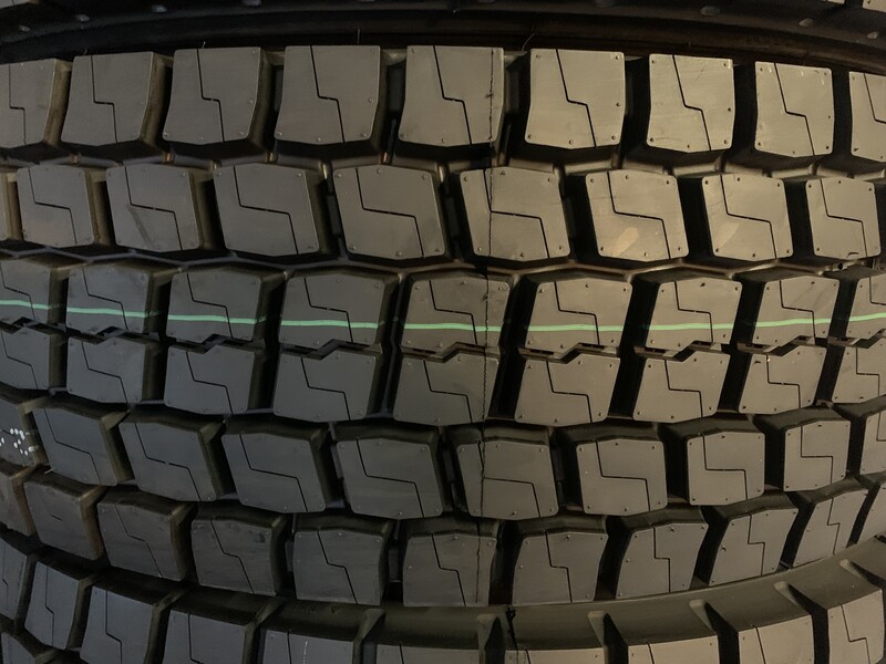 Фотография 1 - Sailun SDR1 R19.5 универсальные шины для грузовиков и автобусов