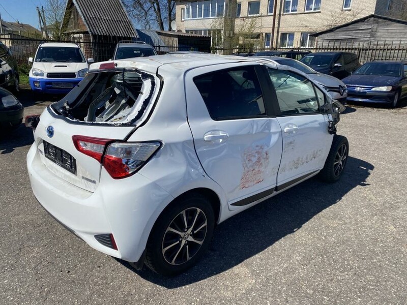 Photo 2 - Toyota Yaris 1.5HYBRID E-CVT 2019 y