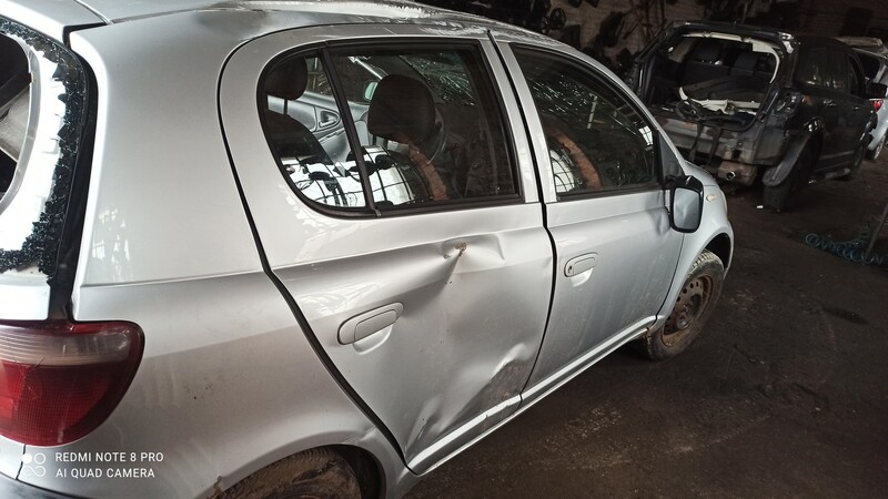 Photo 6 - Toyota Yaris 2003 y parts