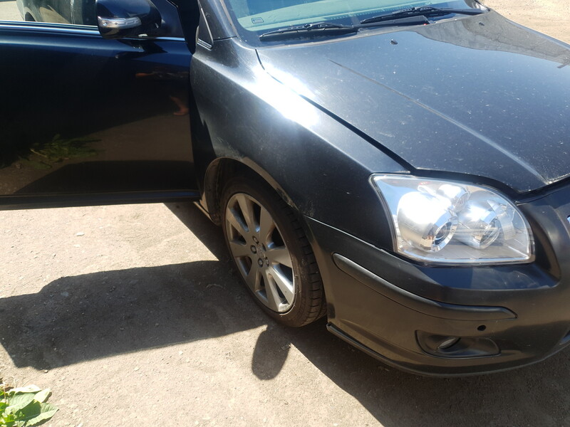 Photo 2 - Toyota Avensis 2008 y parts