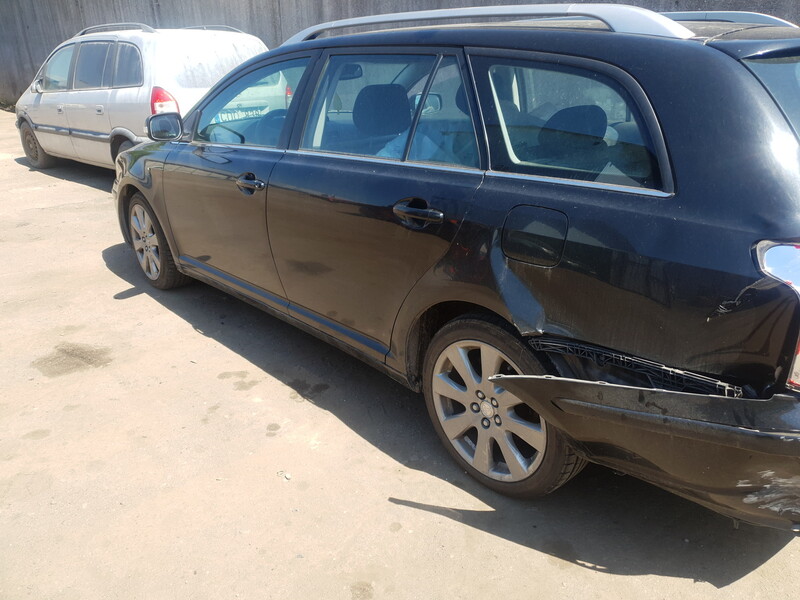 Photo 15 - Toyota Avensis 2008 y parts