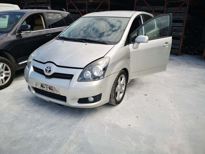 Photo 2 - Toyota Corolla Verso 2008 y parts