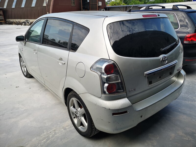 Photo 5 - Toyota Corolla Verso 2008 y parts