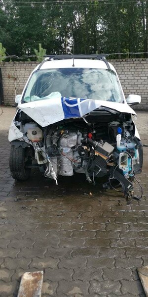 Photo 2 - Ford Transit Courier 2018 y parts