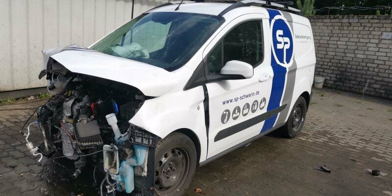 Photo 1 - Ford Transit Courier 2018 y parts