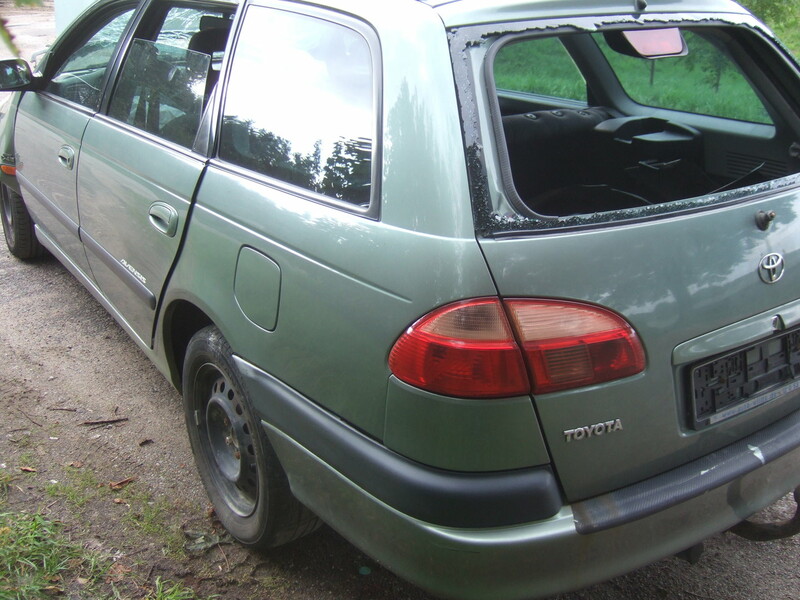 Photo 1 - Toyota Avensis 2003 y parts