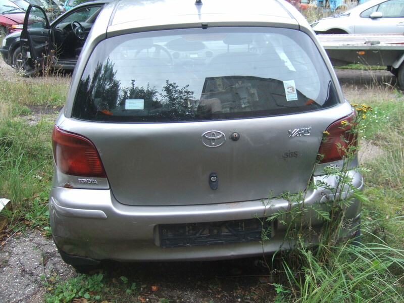 Фотография 1 - Toyota Yaris I 2003 г запчясти