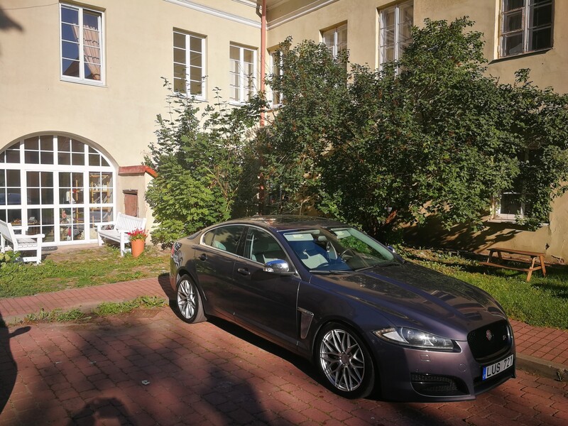 Photo 16 - Jaguar XF 2013 y rent