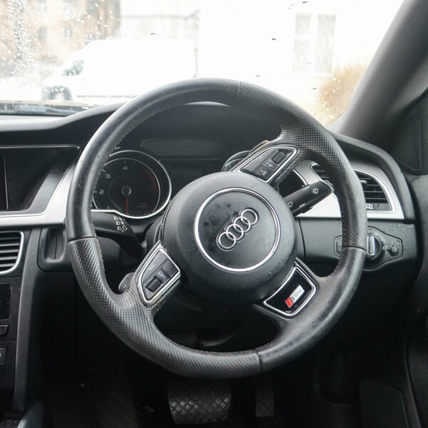 Photo 2 - Audi A5 2012 y parts