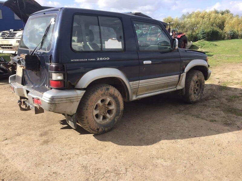 Photo 2 - Mitsubishi Pajero 1997 y parts