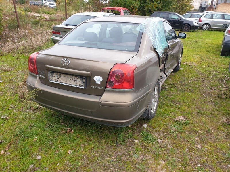 Photo 3 - Toyota Avensis 2005 y parts