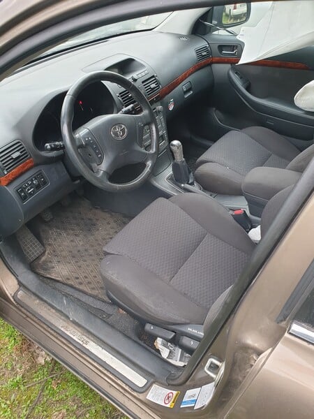 Photo 5 - Toyota Avensis 2005 y parts