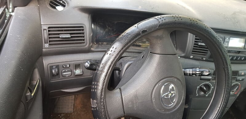 Photo 10 - Toyota Corolla 2003 y parts