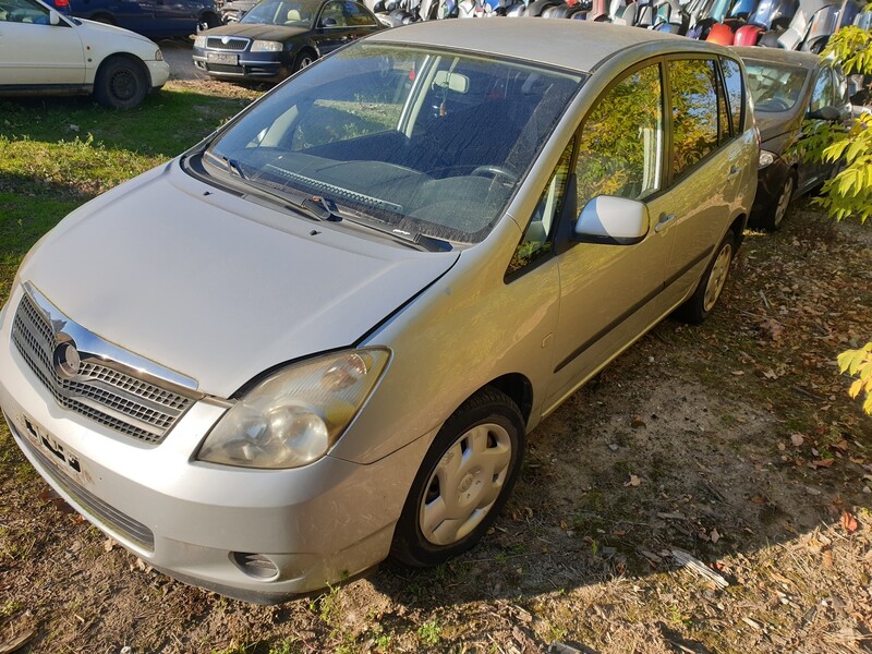 Toyota Corolla Verso 2003 m dalys