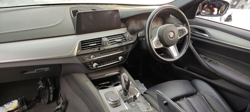 Photo 17 - Bmw 520 2019 y parts