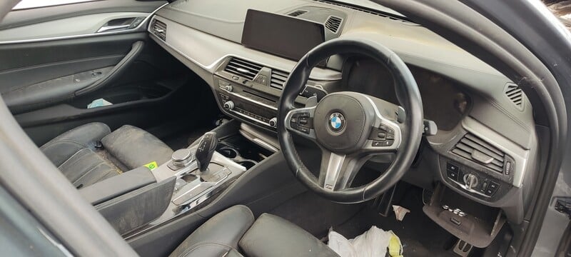 Photo 15 - Bmw 520 2019 y parts