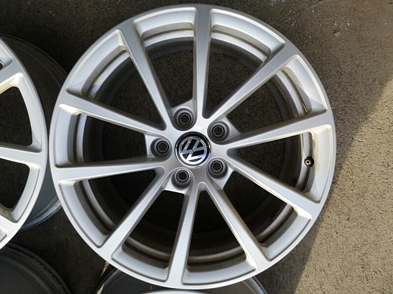 Photo 3 - Volkswagen R17 Tiguan light alloy R17 rims