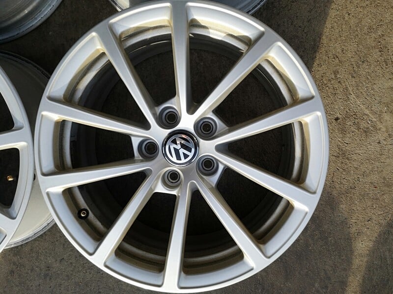 Photo 4 - Volkswagen R17 Tiguan light alloy R17 rims