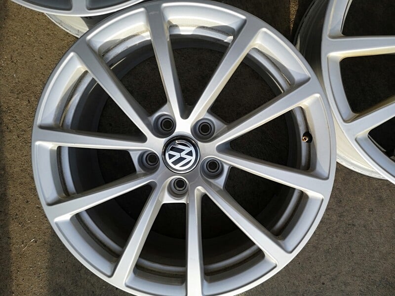 Photo 5 - Volkswagen R17 Tiguan light alloy R17 rims