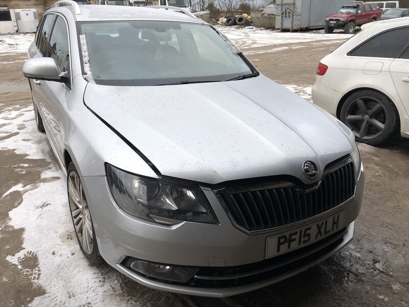 Skoda Superb 2015 m dalys