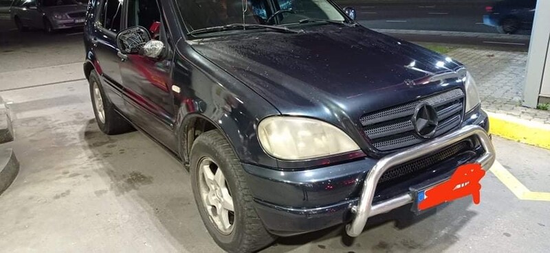 Photo 2 - Mercedes-Benz Ml 320 2000 y parts