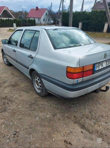Volkswagen Vento 1994 г Седан