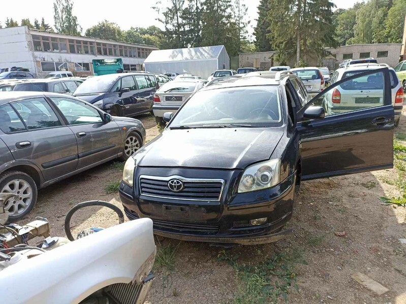 Toyota Avensis II 2005 y parts