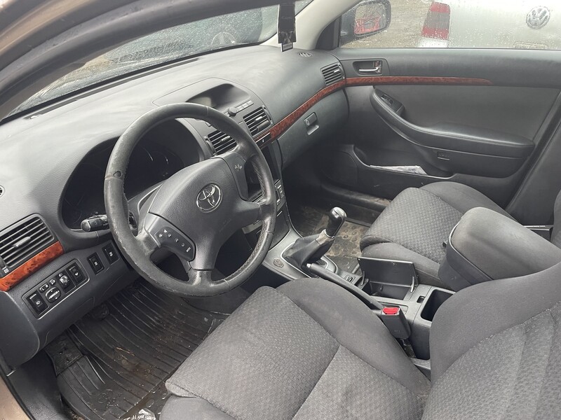 Photo 11 - Toyota Avensis II 2004 y parts