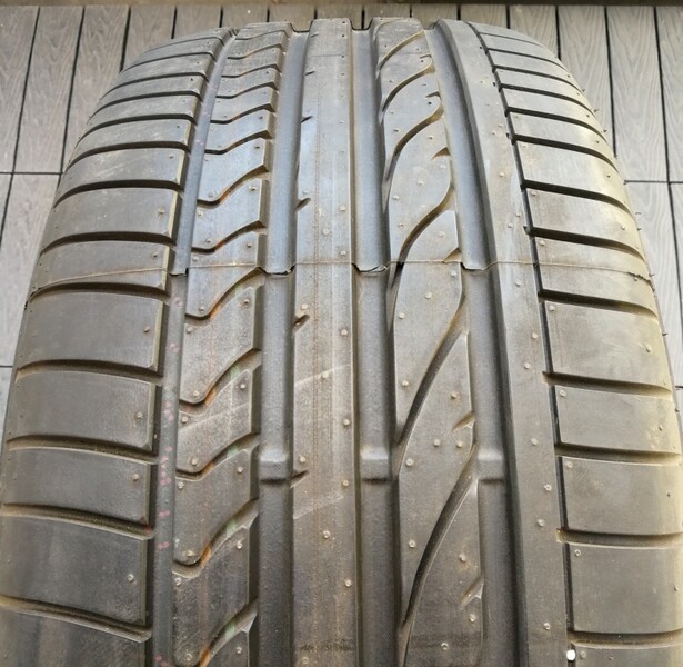 Фотография 1 - Bridgestone R19 летние шины для автомобилей