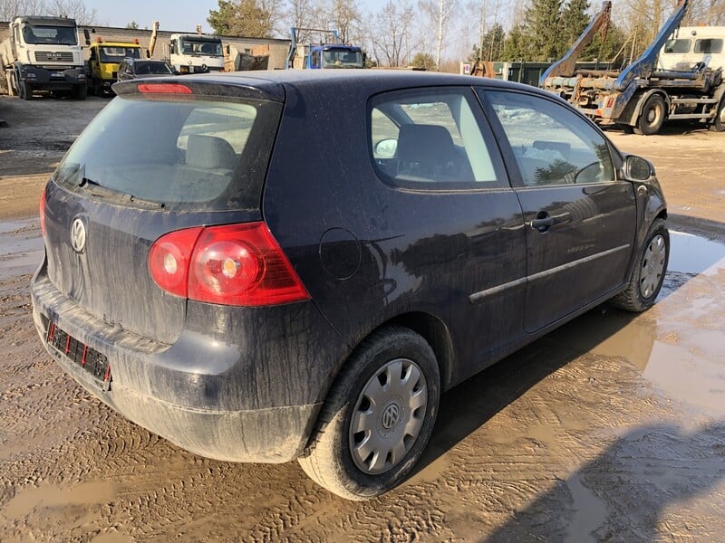 Photo 2 - Volkswagen Golf 2005 y parts