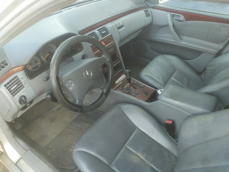 Photo 4 - Mercedes-Benz E 270 W210 2001 y parts