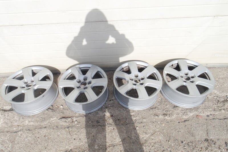 Photo 2 - Audi A6 light alloy R17 rims