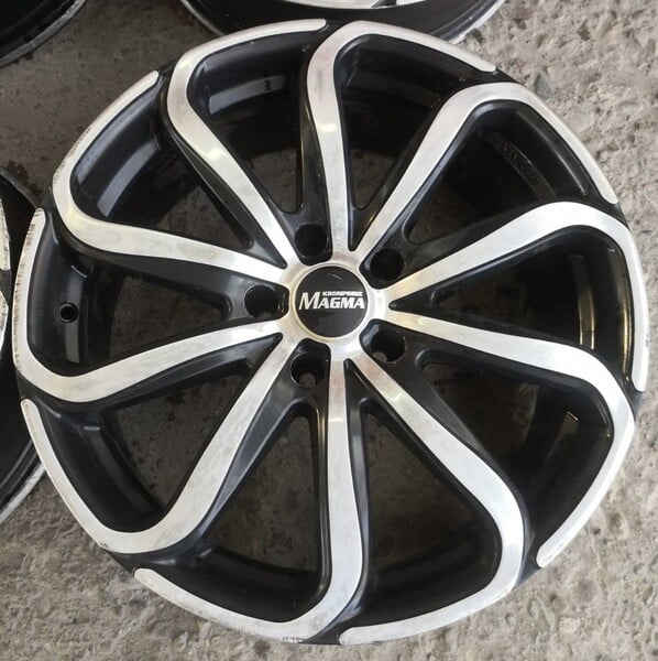 Photo 4 - Light alloy R19 rims