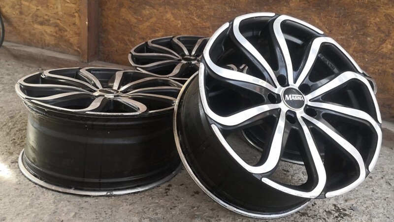 Photo 2 - Light alloy R19 rims