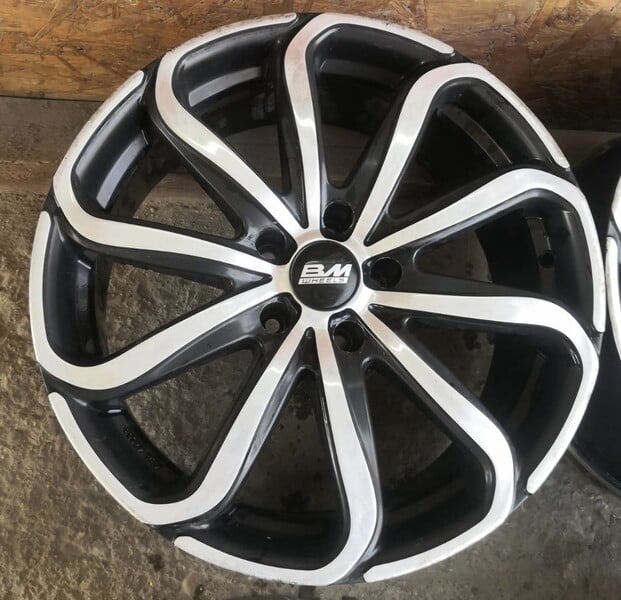 Photo 5 - Light alloy R19 rims