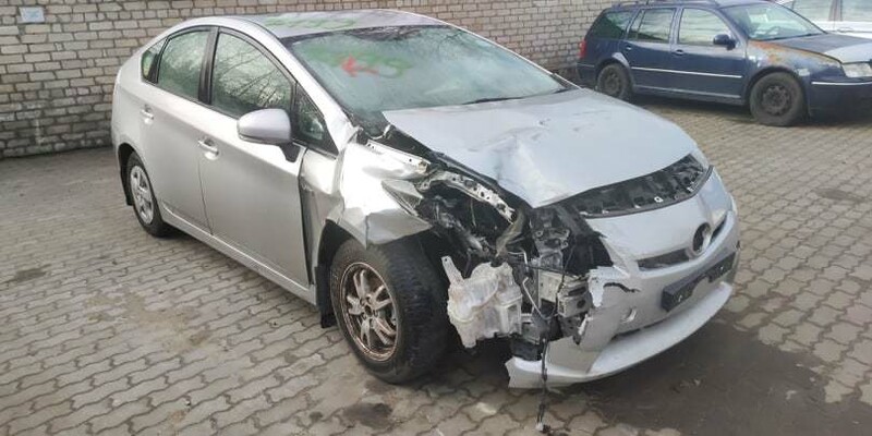 Photo 3 - Toyota Prius 2011 y parts