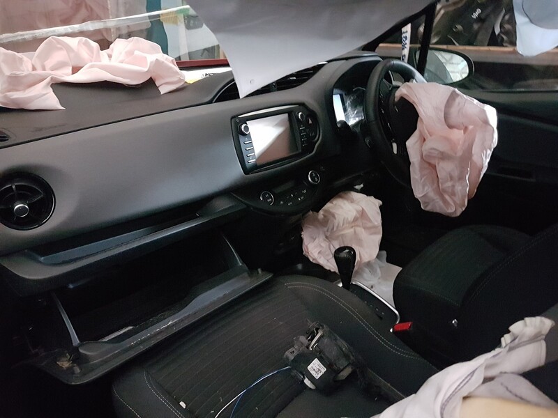 Фотография 3 - Toyota Yaris 2018 г запчясти