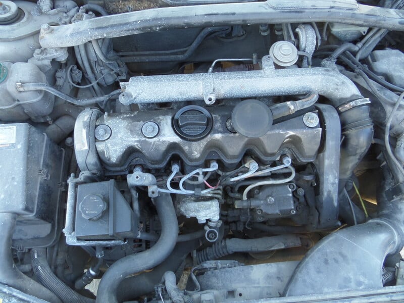 Photo 5 - Volvo V70 2000 y parts