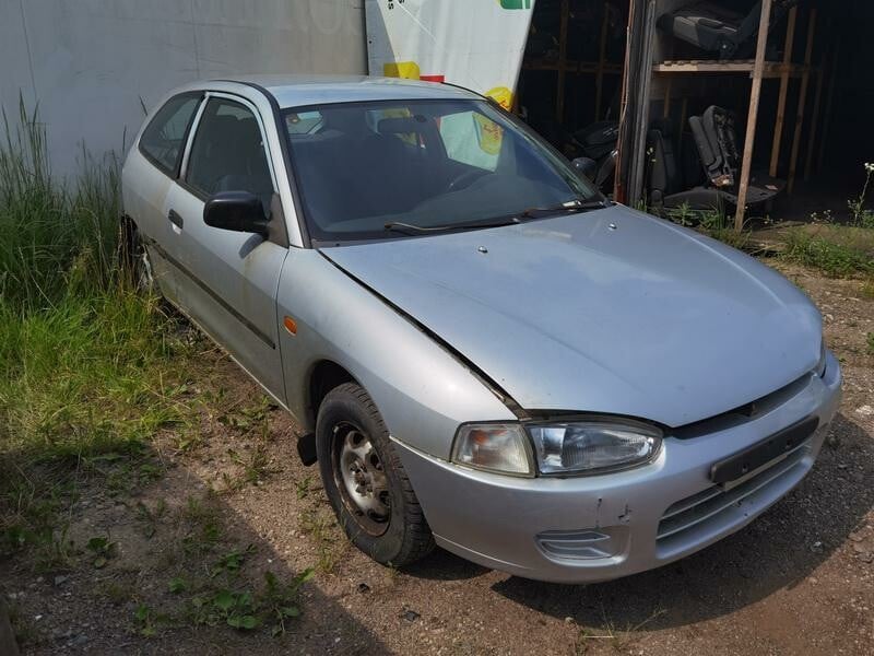 Photo 1 - Mitsubishi Colt 1995 y parts