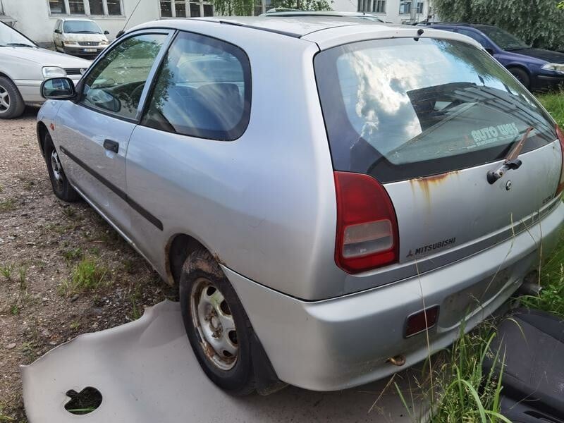 Photo 5 - Mitsubishi Colt 1995 y parts