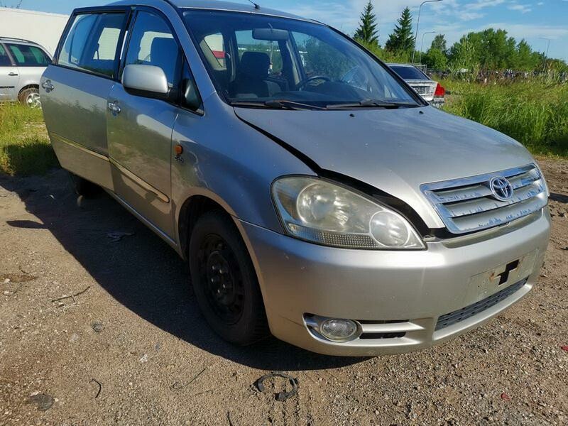 Toyota Avensis Verso 2002 г запчясти